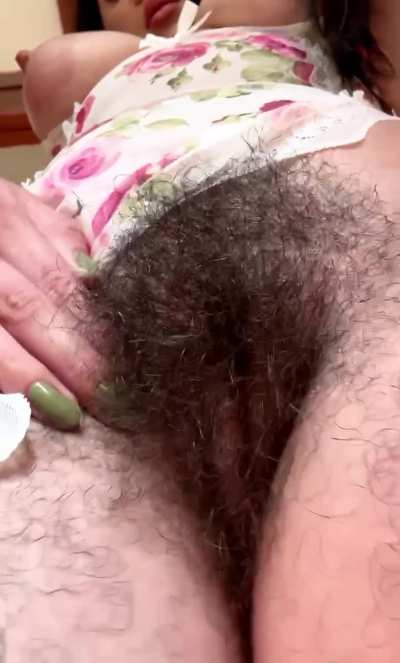 I don&rsquo;t want someone that just tolerates hair.. I need my man to be obsessed with bush.