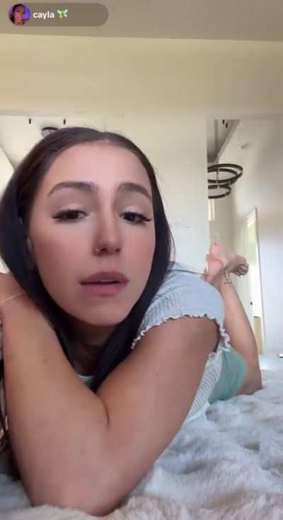 Cayla in the pose