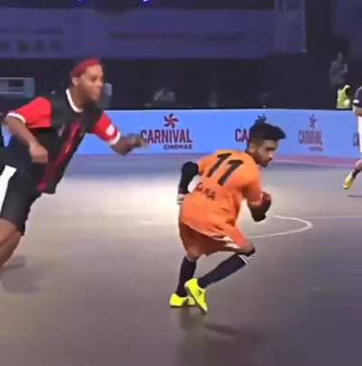 Just turned up for futsal&hellip; and Ronaldinho was waiting 😅🔥