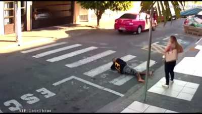 White mom claps robber 😬( Not in Chicago) not sure where