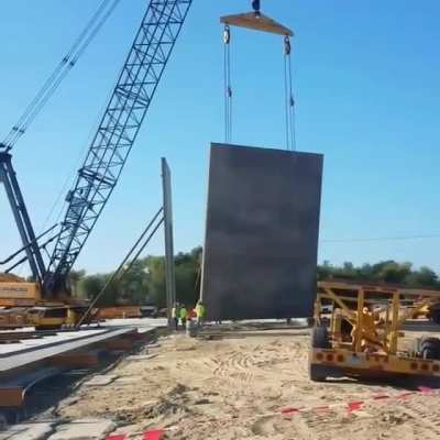 Crane overturning while erecting a 50 ton concrete wall