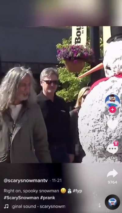 Damn, Tommy Chong really let himself go