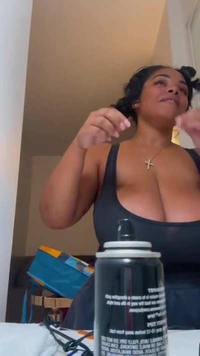 I don't usually post on here, but I figured that y'all would like the live without the comments.