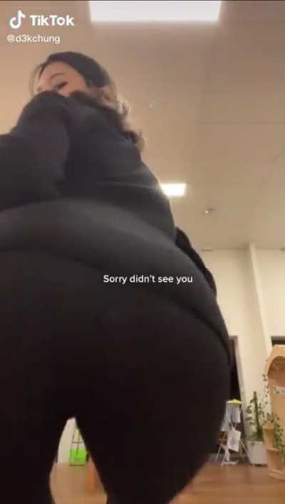 😳
