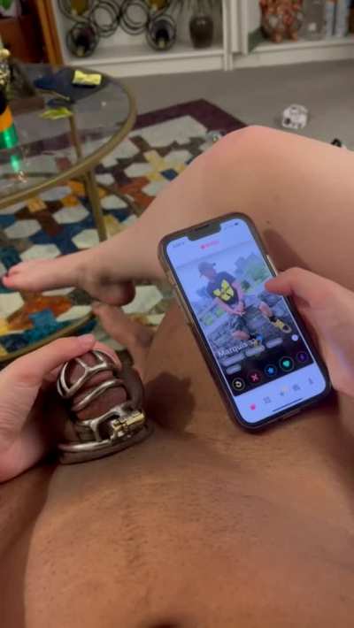 Making sure my cuck knows his place, while I seach for real men’s cock on Tinder 🤤🍆💦