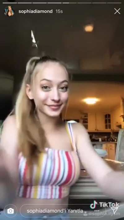 Bu kız hakkında ne d&uuml;ş&uuml;n&uuml;yorsunuz beyler 🤤