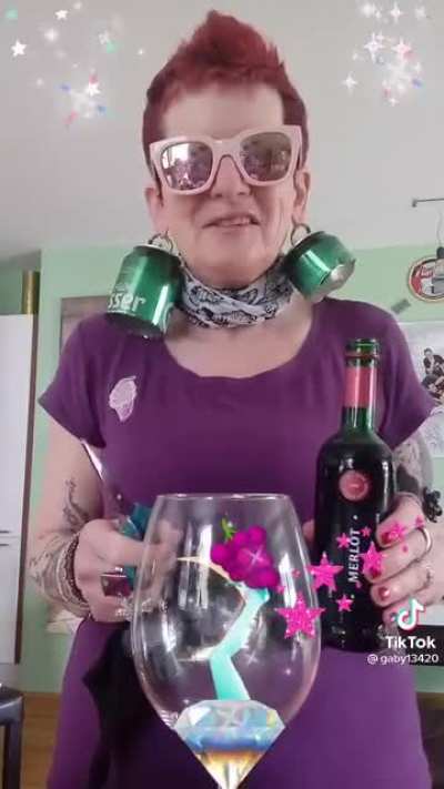 Hallo Spatzis! 🐣🐣 Ich habe soeben eine neues Tik-Tokarl hochgeladen 😎 Bitte liken!! 😂❤️ GaLiGr&uuml; eure Gaby 😂