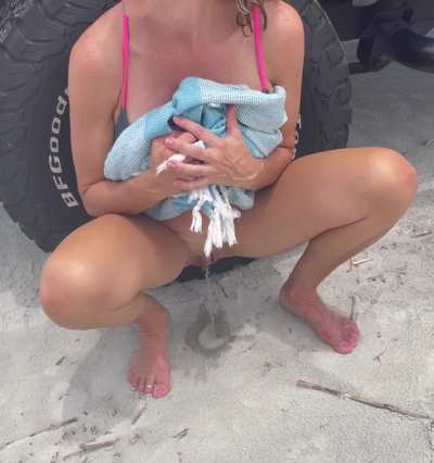 Beach by the Jeep tire ☀️🏝️😊