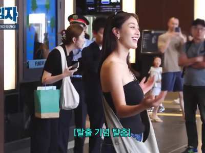 Jihyo couldn't resist dancing a little