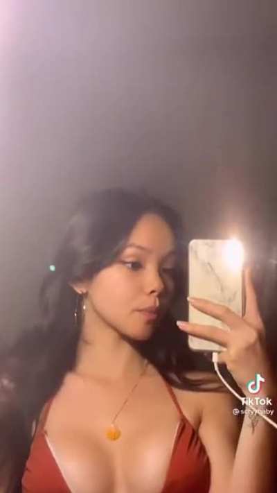 Cute face, outrageous body