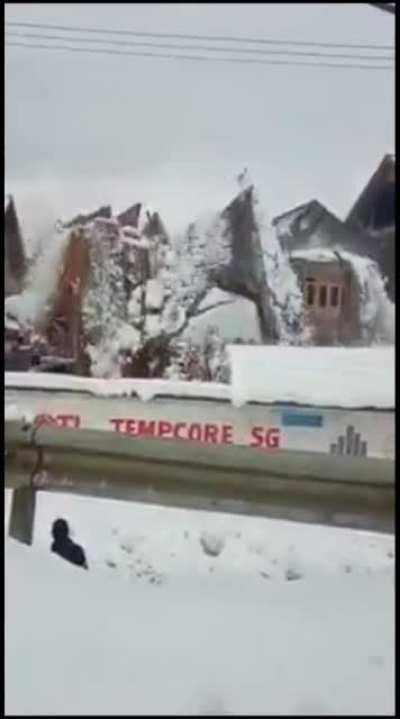 Snow crushes the roof of the house