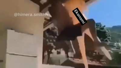 Vatandaşı olmasak eğlenceli bir ülkeyiz aslında.