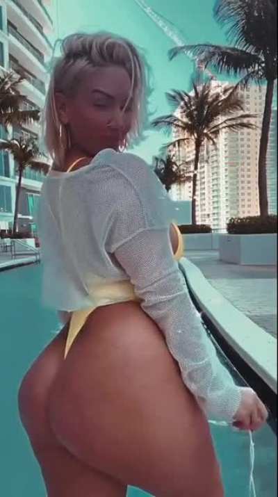 Molly Cavalli (@iammollyxoxo)