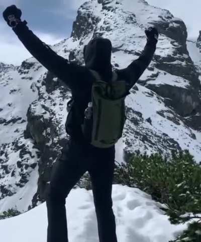 Jan yelling &ldquo;GLOVER!&rdquo; atop a snowy mountain. I think he will KO Glover and we&rsquo;ll see Jan vs Jiri💪💪💪