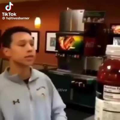 🚶&zwj;♂️