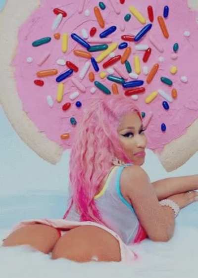 I just love this big phat ass from Nicki.