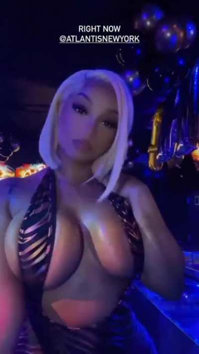 Lilsex_ ( * )( * ) &amp;amp; 🍑🤳🏽