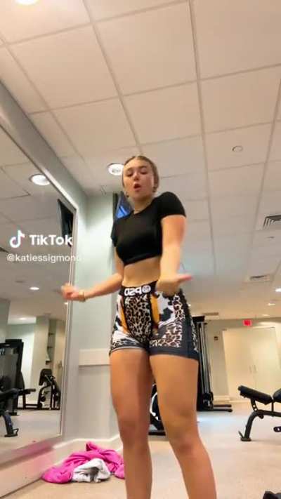 Katie got cake 🔥