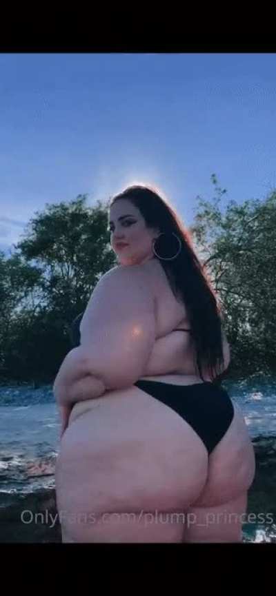 I&rsquo;m literally obsessed with her huge butt