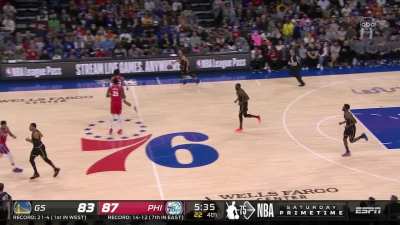 [Highlight] Seth Curry pump fakes, getting rid of the defender, and hits the midrange as his brother misses a three on the other end.