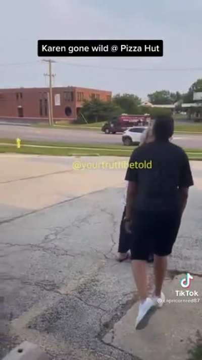 "Karen wants a refund but didn&rsquo;t expect it in the form of consiquences" Publicfreakout is misogynist