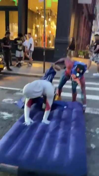 In the middle of the street?? 😶