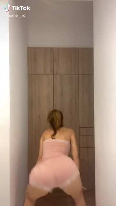 Twerking in pj
