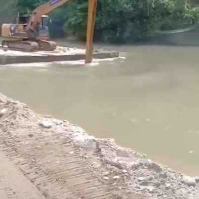 Blyat. in Russia, you nor use paddle. paddle is western propaganda! in Soviet Russia, you use stolen digger!