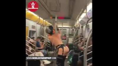 This really shows how us new yorkers really don't give af bout what goes on on these trains