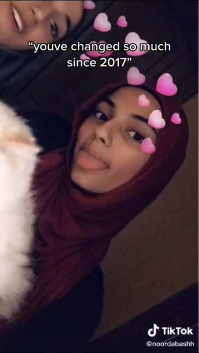 She just confident (there was so much hate under this in the comments, really shows what Islam is)