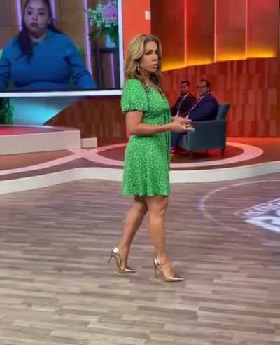 Esta pinche ramera me prende muchisimo