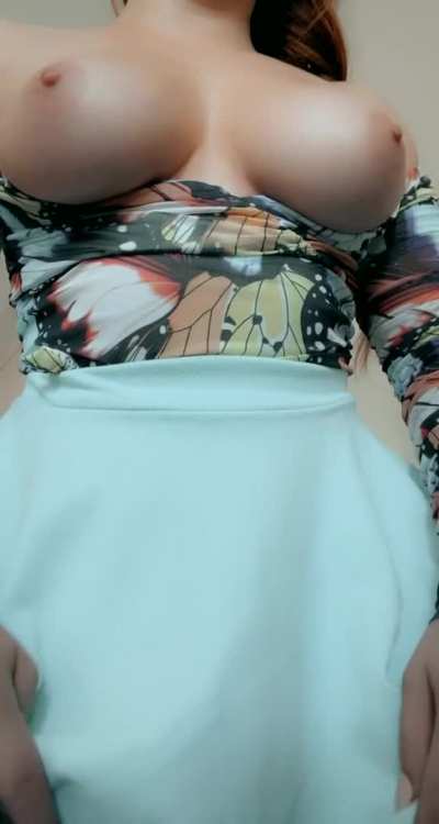 Showing my tits and pussy turns me on
