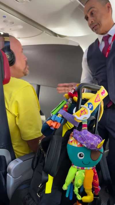 Guy freaks out over overhead storage on flight and gets himself kicked off plane