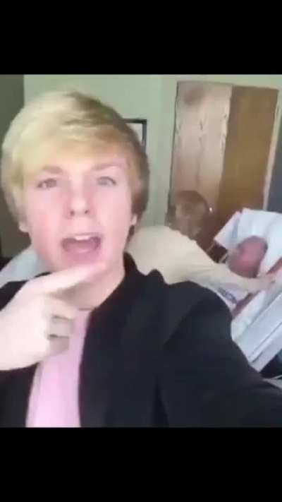 Kid makes a TikTok at grandpa&rsquo;s deathbed