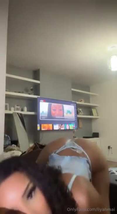 L1yah m&acirc;1 somali baddie