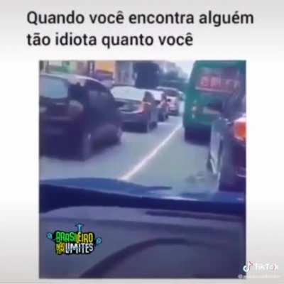 Coisas que acontecem na estrada (Recomendado: Abaixar UM POUCO o volume, sem ironia)