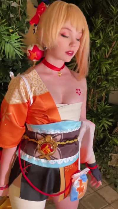 Yoimiya cosplay video 