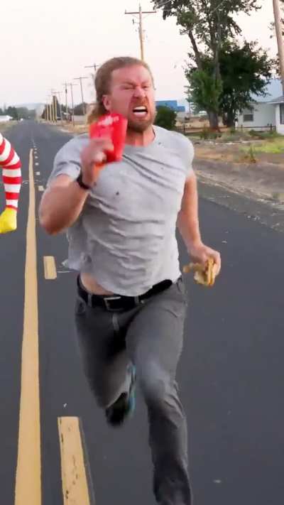  🏃&zwj;♀️🍟🍔🥤
