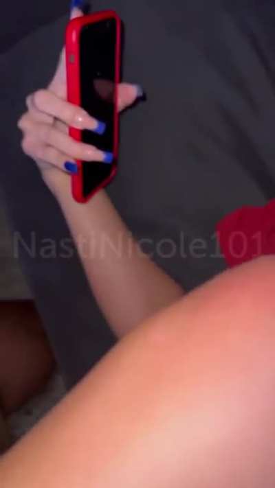 Hubby was so excited to call me after he landed from his trip that I think he forgot I had a date, I didn&rsquo;t want to ignore him so I answered his facetime anyway