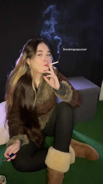 Fur coat and boots 🩷 big exhales
