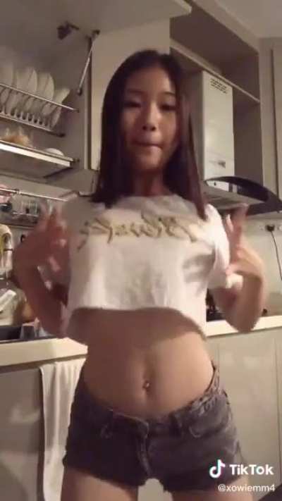 old vid of hers, so young yet so sexy 🤤