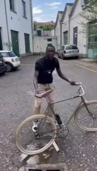 😂