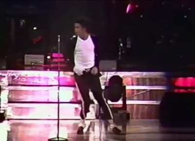 Michael looked like he was hovering backwards. His moonwalk was so smooth 🙌