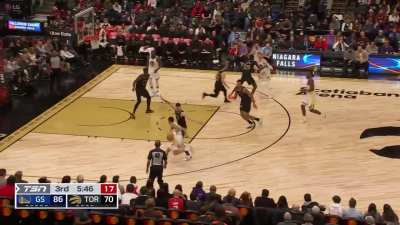 [Highlight] Draymond Green sets up Steph Curry perfectly for the corner triple…Steph Curry was not in the Arena.