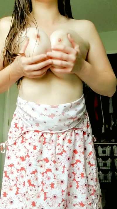 Guys! It's sundress season again.