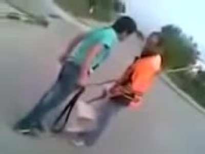 Turkish Garbage collector defends himself from a younger bully. A Turkish classic!