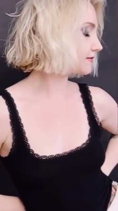 One Of The Best Videos I&rsquo;ve Seen Of Our Queen.