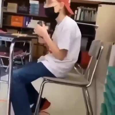 B&aacute;jenle el internet a mi compa el Quique que anda re loco