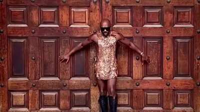 K&rsquo;Sante after carrying his entire flop team with his heterophobic kit 👨🏾&zwj;❤️&zwj;💋&zwj;👨🏿