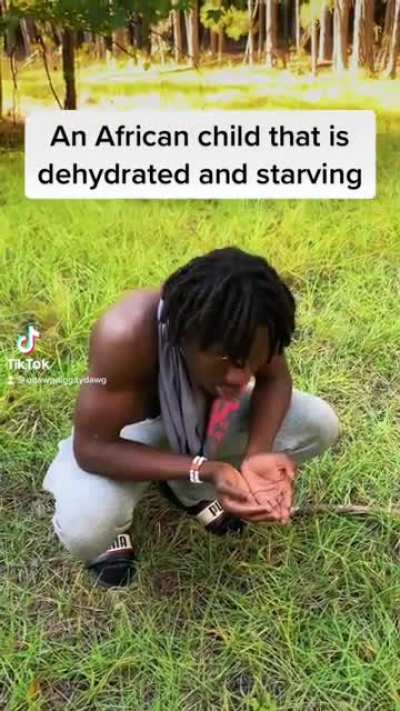 Why don&rsquo;t they help them😭😭